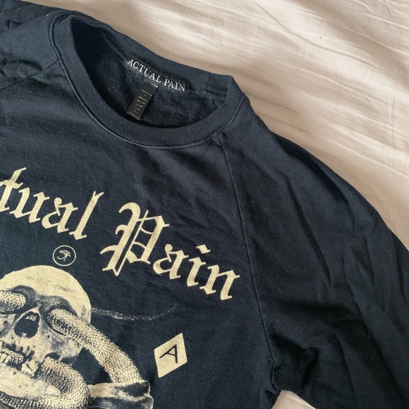 Actual pain sweater - Picture 3 of 3